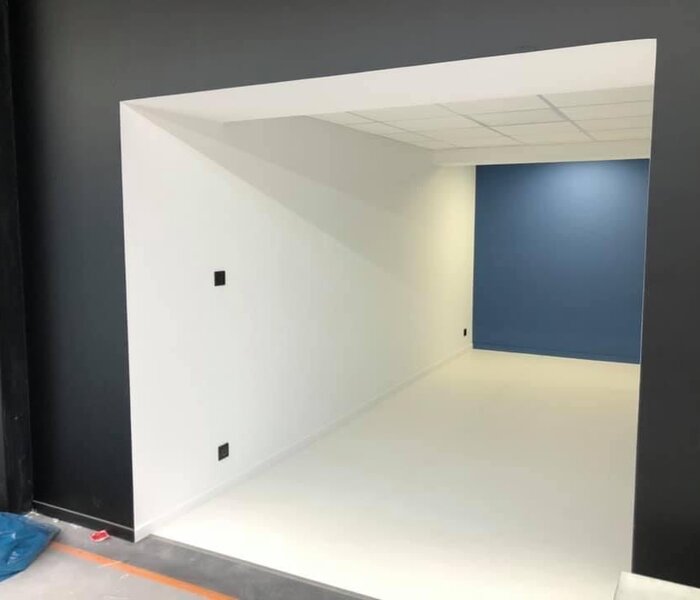 Revêtement PVC Blanc dans bureau façon "box"